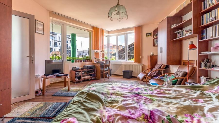Casă cu 5 camere cu Teren 50 Mp în Semicentral