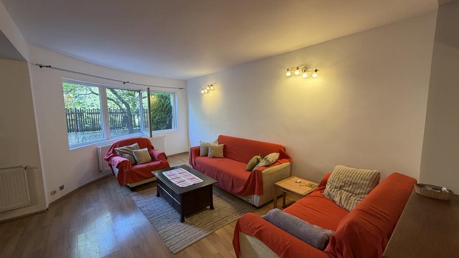 Duplex cu 5 camere cu Canalizare în Roșu
