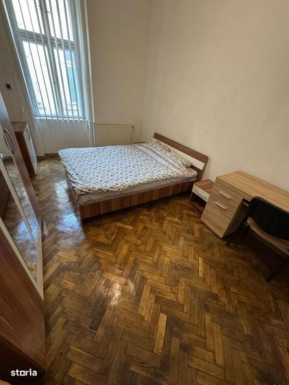 Apartament cu 3 camere semidecomandat în P-ța Unirii