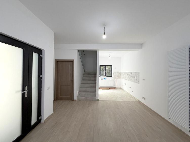Casă individuală cu 6 camere cu Canalizare în Tei