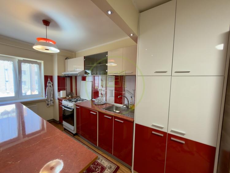 Apartament cu 2 camere semidecomandat, mobilat în Craiovița Nouă