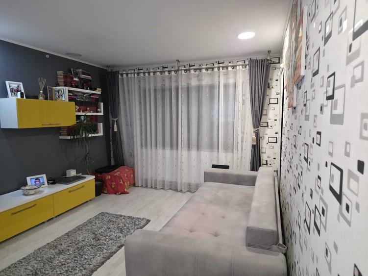 Apartament cu 2 camere decomandat în Exterior Vest