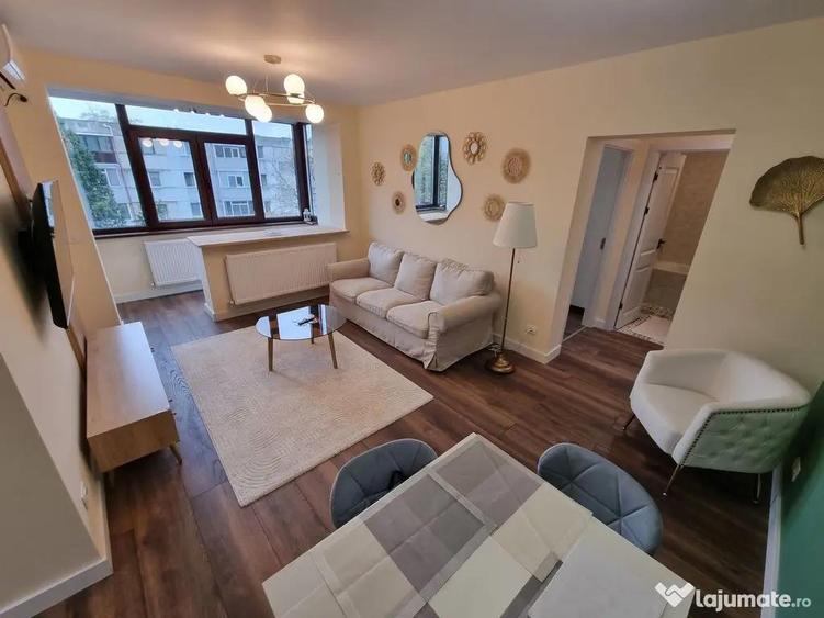 Apartament cu 3 camere semidecomandat, mobilat în Tomis II