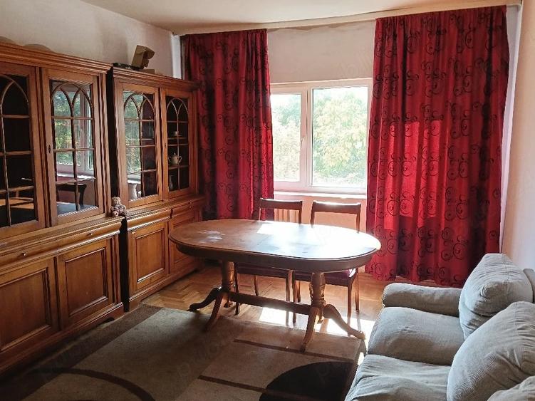 Apartament cu 3 camere semidecomandat în Olimpia-Stadion