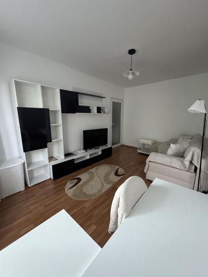 Apartament cu 2 camere semidecomandat în Palazu Mare