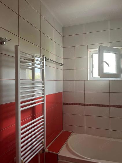 Apartament cu 2 camere semidecomandat, mobilat în Far
