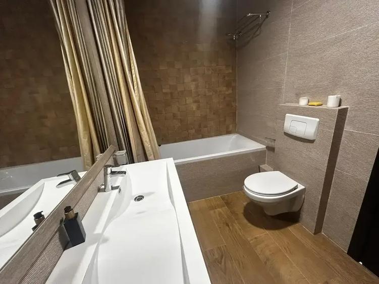 Apartament cu 4 camere decomandat în Parcul Carol