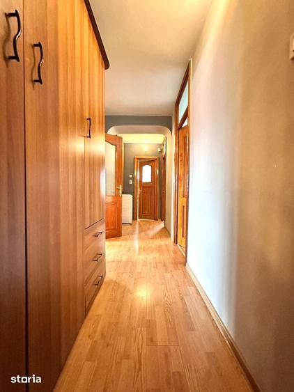 Apartament cu 4 camere decomandat în Central