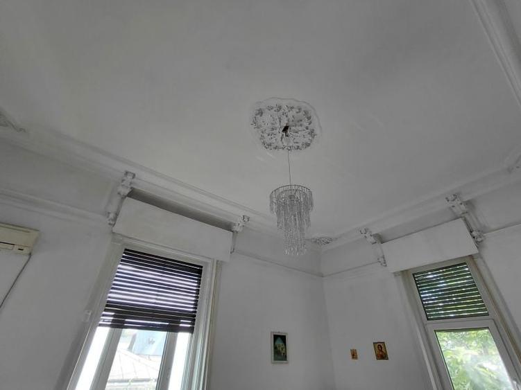 Casă cu 10 camere cu Canalizare în Unirii