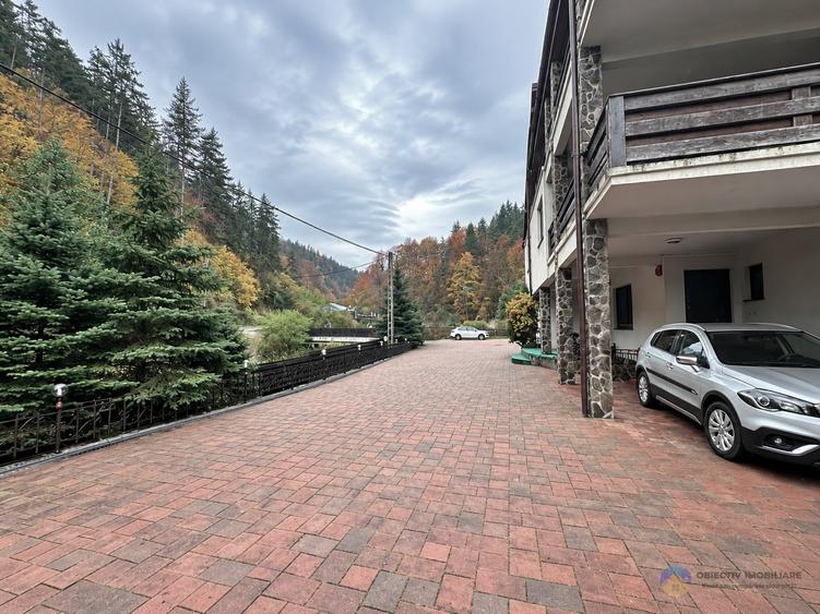 Casă cu 10 camere cu Canalizare în Vest