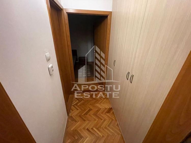 Apartament cu 3 camere semidecomandat, mobilat în Kiriac