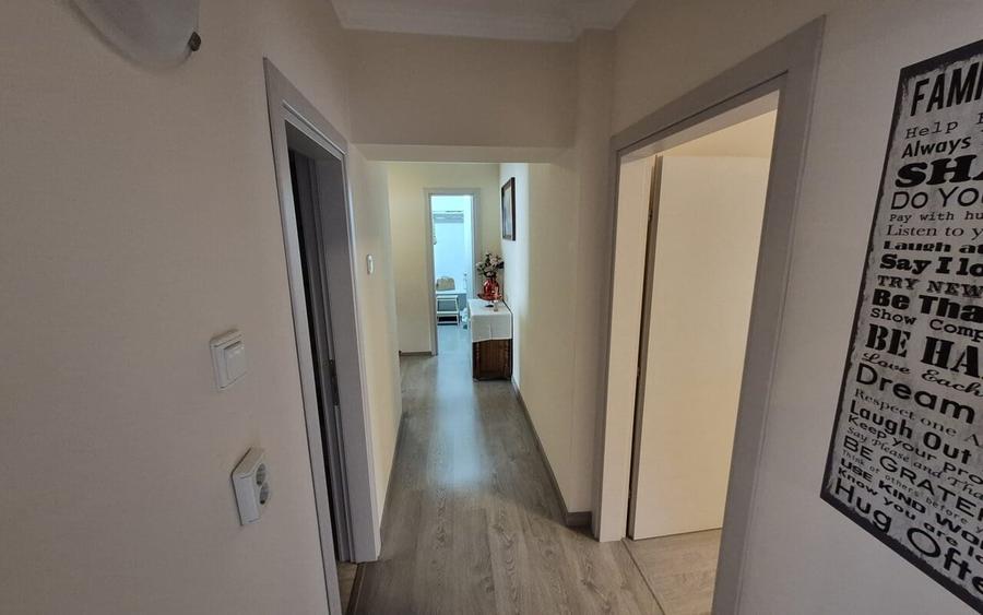 Apartament cu 3 camere decomandat, mobilat în P-ța Alba Iulia