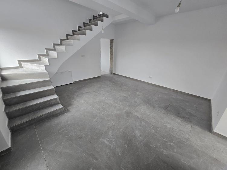 Duplex cu 4 camere cu Canalizare în Moșnița Nouă