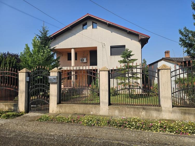 Casă cu 6 camere cu Teren 820 Mp în Berceni