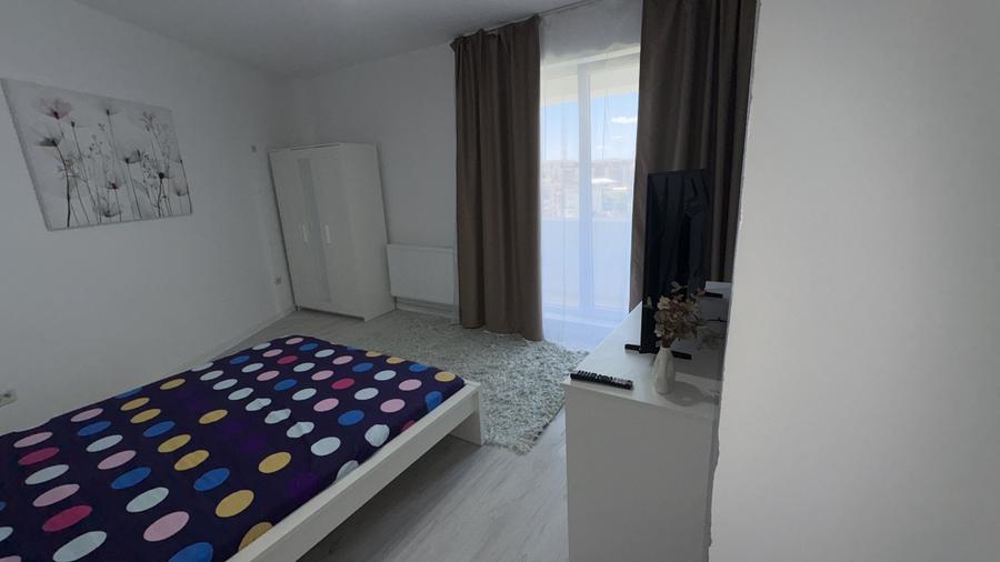 Garsonieră decomandată în Roșu
