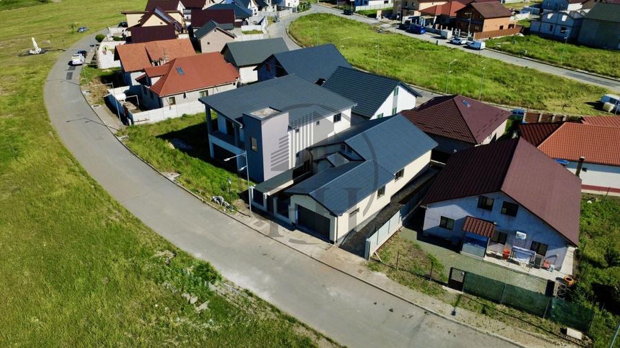 Casă individuală cu 5 camere cu Teren 257 Mp în Valu lui Traian