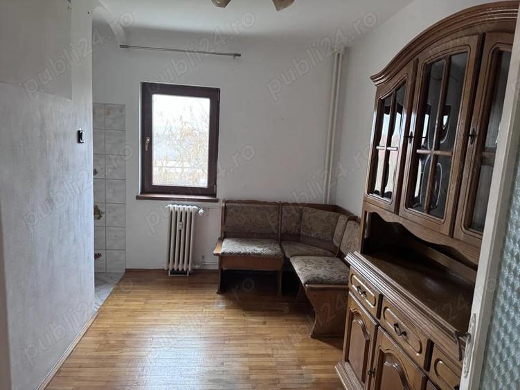 Apartament cu 3 camere decomandat în Seleuș