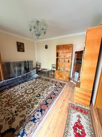 Casă individuală cu 6 camere cu Teren 893 Mp în Șercăița