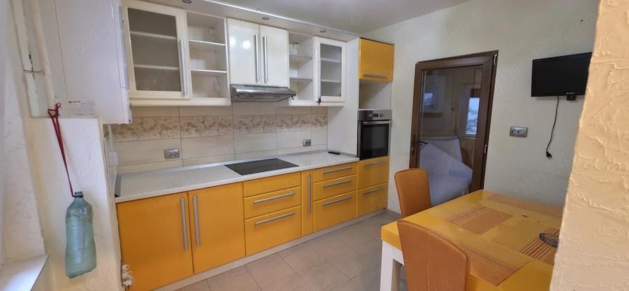 Apartament cu 3 camere decomandat în Bucovina