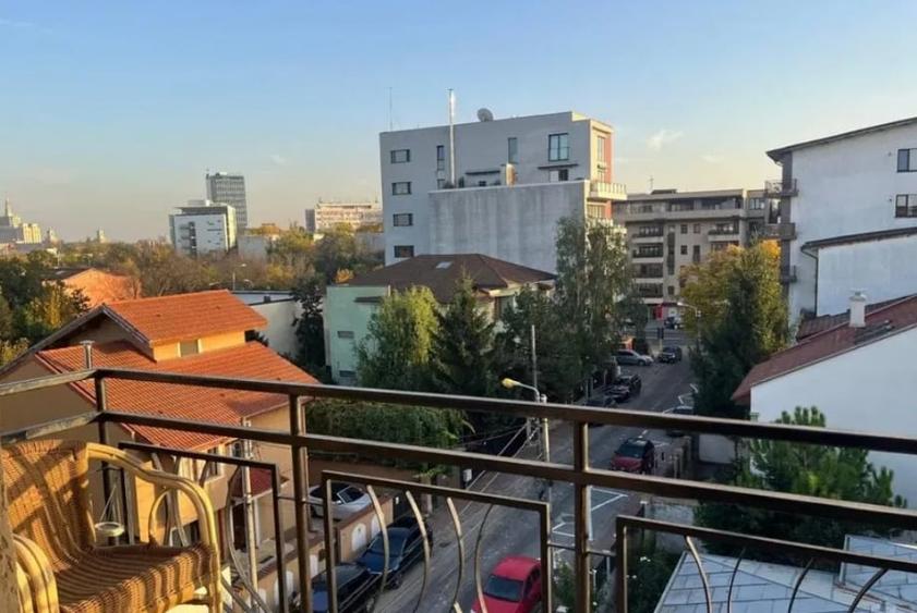 Garsonieră decomandată, mobilată în Dămăroaia