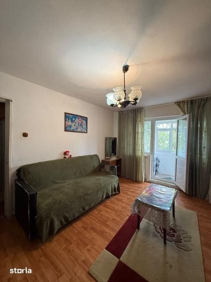 Apartament cu 2 camere semidecomandat în Craiovița Nouă