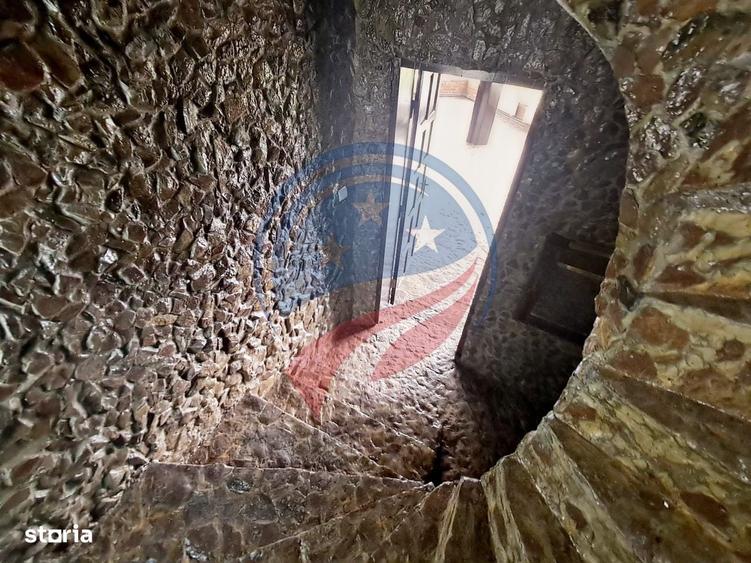 Casă cu 4 camere în Central