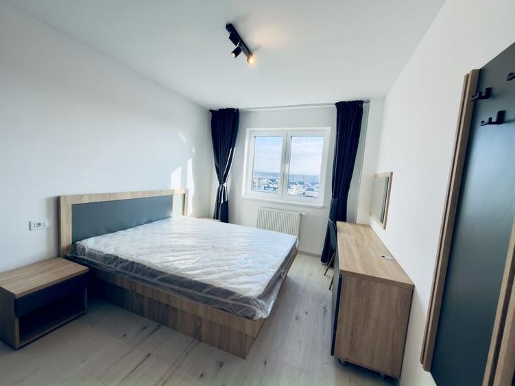 Apartament cu 2 camere decomandat în Tractorul