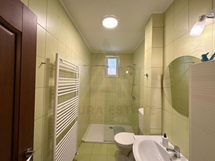 Duplex cu 5 camere cu Canalizare în Central