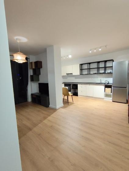 Apartament cu 2 camere semidecomandat, mobilat în Torontalului