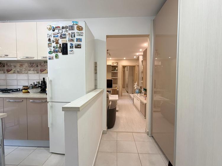 Apartament cu 3 camere semidecomandat în Gheorghe Lazăr