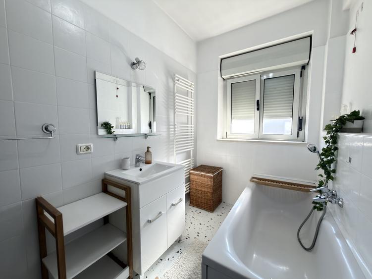 Apartament cu 2 camere semidecomandat, mobilat în Torontalului