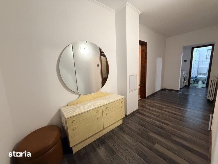 Apartament cu 4 camere decomandat în Calea București