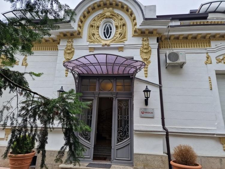 Casă individuală cu 15 camere cu Garaj în Unirii