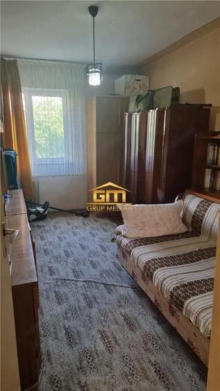 Apartament 3 camere de - Zona Traian, etaj 3 4 - 5