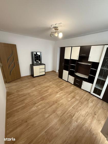 Apartament cu 3 camere decomandat în Mioriței
