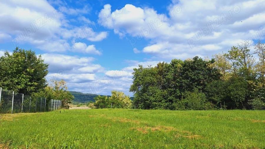 Teren de 1600 mp, în Vâlcelele