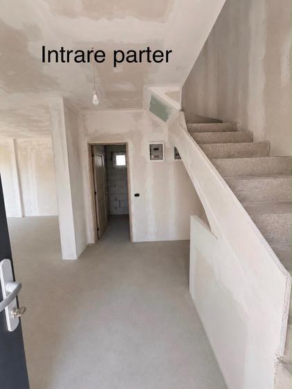 Duplex cu 4 camere cu Teren 200 Mp în Central