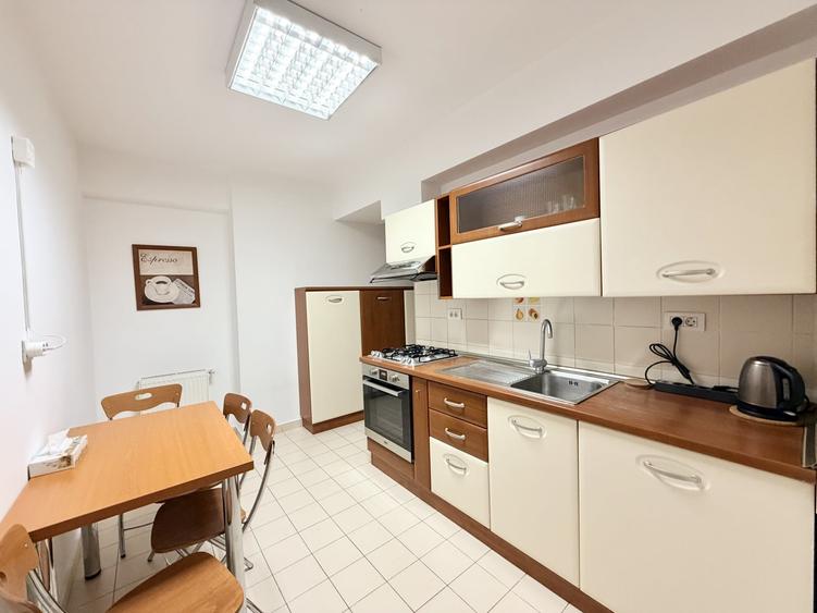 Apartament cu 3 camere semidecomandat, mobilat în Herăstrău