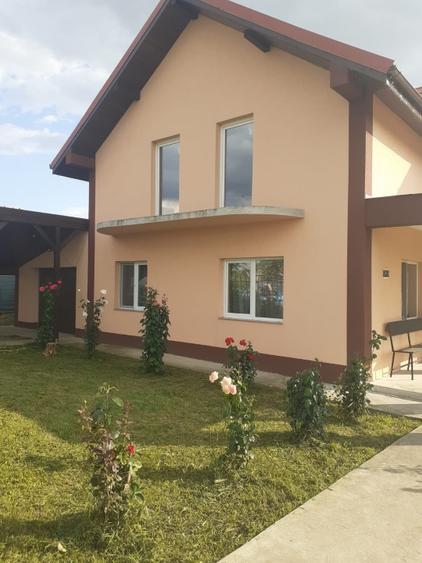 Casă individuală cu 5 camere cu Teren 3000 Mp în Grădiște