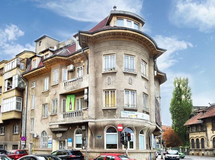Casă individuală cu 15 camere cu Canalizare în Foișorul de Foc