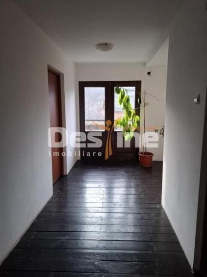 Casă cu 5 camere cu Teren 1521 Mp în Poiana