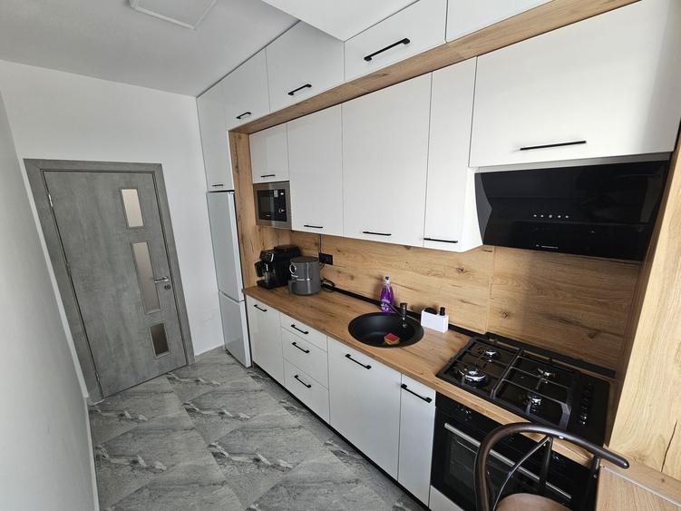 Apartament cu 2 camere decomandat în Roșu