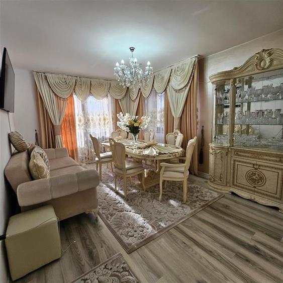 Apartament cu 3 camere decomandat în Noua