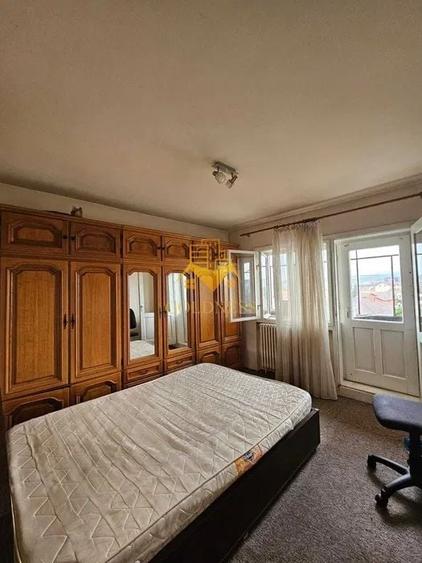 Apartament cu 3 camere decomandat, mobilat în Între Lacuri
