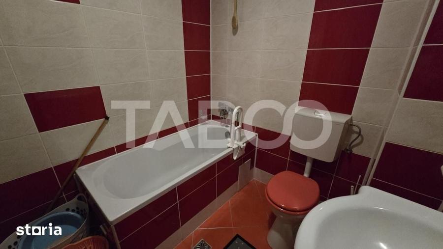 Apartament cu 3 camere decomandat în Est