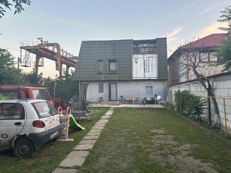 Casă cu 7 camere cu Canalizare în Chitila