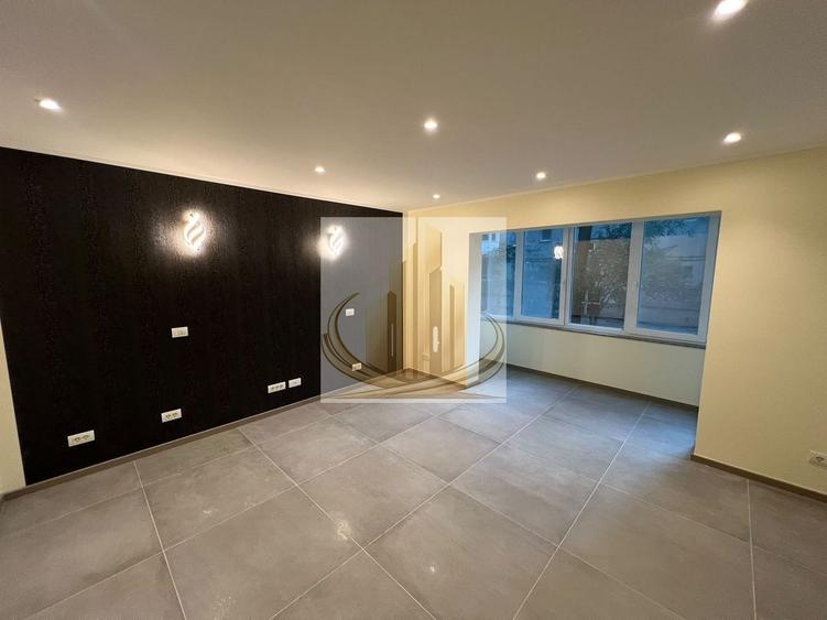 Apartament cu 3 camere decomandat în Complex Studențesc