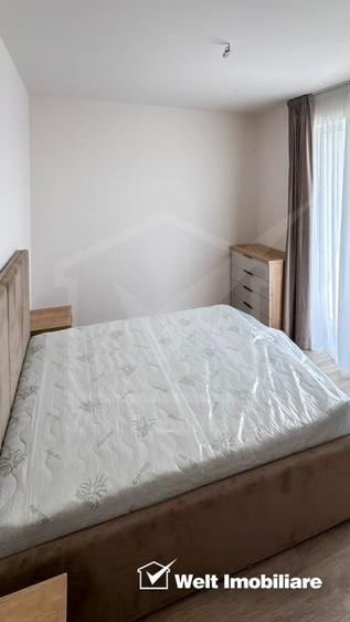 Apartament cu 3 camere semidecomandat, mobilat în Între Lacuri