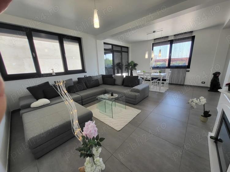 Casă cu 6 camere cu Teren 325 Mp în Costinești