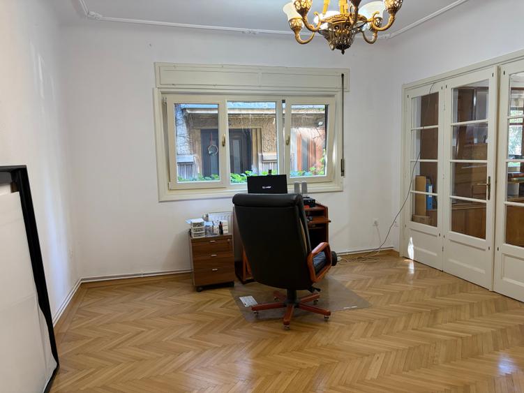 Apartament cu 5 camere semidecomandat în Dorobanți